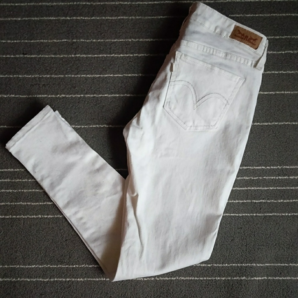 Cute, Clean, Capri's